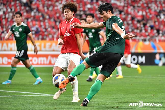 전북현대에서의 박진섭(오른쪽). /AFPBBNews=뉴스1