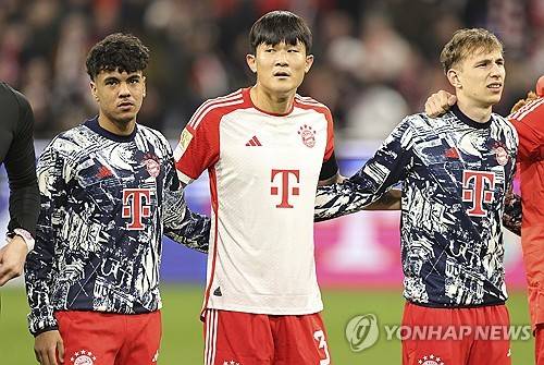 김민재의 인터밀란 이적설이 터지자 이탈리아 내에서 김민재 영입을 반대하는 목소리가 커지는 중이다. 가장 큰 문제로 인터밀란의 부족한 이적자금과 김민재의 나이가 꼽히고 있다.&nbsp;1982 스페인 월드컵 챔피언 풀비오 콜로바티는 김민재보다 어린 20대 초반 선수들을 영입해야 한다고 강조했고,&nbsp;이탈리아 출신 기자 산드로 사바티니는 쑤닝 그룹의 재정난으로 타격을 입은 인터밀란이 김민재를 영입하는 건 불가능에 가깝다고 주장했다.&nbsp;연합뉴스