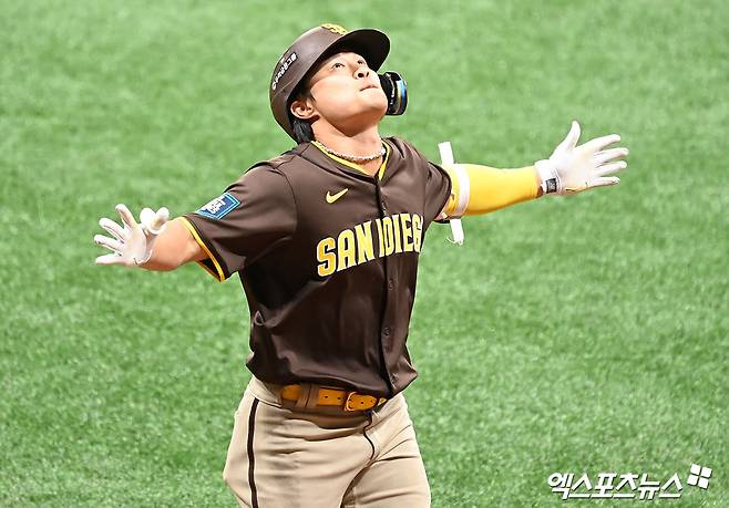 미국 메이저리그 샌디에이고 파드리스의 김하성. 27일 미국 캘리포니아주 샌디에이고의 펫코파크에서 열린 2024 메이저리그 시범경기 시애틀 매리너스와 홈 경기에서 5번타자 겸 유격수 선발출전, 2타수 1안타 1타점을 기록했다. 사진 엑스포츠뉴스 DB