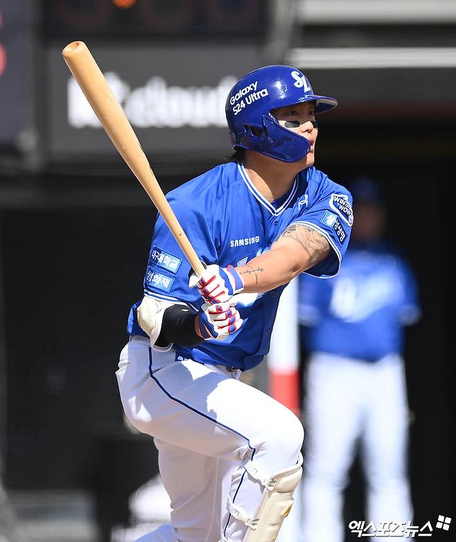 삼성 라이온즈 내야수 류지혁이 27일 LG 트윈스전에서 도루 후 왼쪽 쇄골에 통증을 호소했다. 검사 결과 어깨 관절와순 손상이 의심된다는 진단이 나왔다. 엑스포츠뉴스 DB