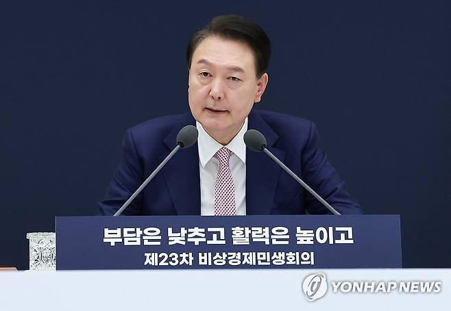 제23차 비상경제민생회의 주재하는 윤석열 대통령 (서울=연합뉴스) 홍해인 기자 = 윤석열 대통령이 27일 서울 용산 대통령실 청사에서 열린 제23차 비상경제민생회의를 주재하고 있다. 2024.3.27 hihong@yna.co.kr