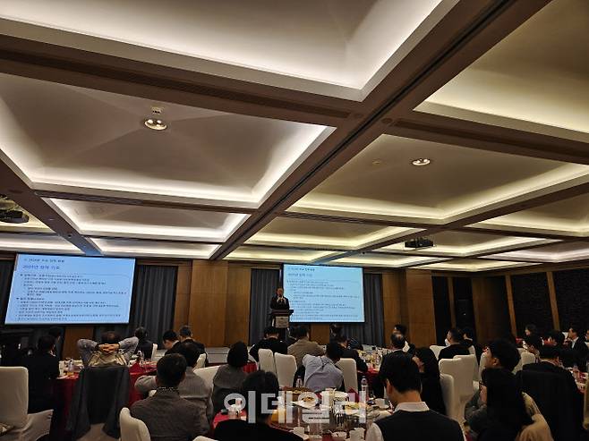 28일 오전 중국 베이징 힐튼호텔에서 열린 중국한국상회 주최 베이징모닝포럼에서 참석자들이 주제 발표를 듣고 있다. (사진=이데일리 이명철 특파원)