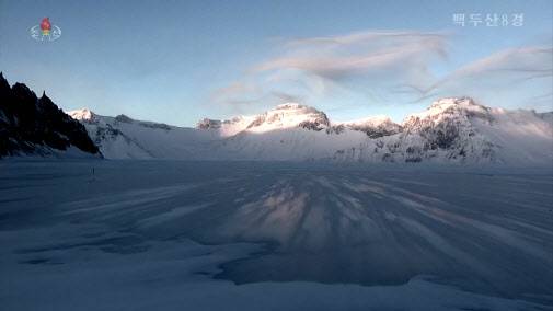 북한 조선중앙TV는 5일 올해 조선기록과학영화촬영소에서 제작한 기록영화 ‘백두산 8경’을 방영했다. 백두산은 1989년 4월에 세계생물권보전구역으로 유네스코에 등록됐다.(사진=조선중앙TV 화면, 연합뉴스)
