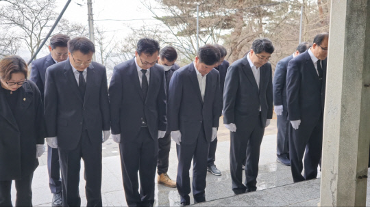 서산 충령각 참배. 조한기 선거사무소 제공