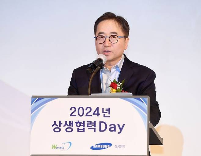 장덕현 삼성전기 사장이 27일 수원 라마다호텔에서 열린 '2024 상생협력데이'에서 발언하고 있다.ⓒ삼성전기