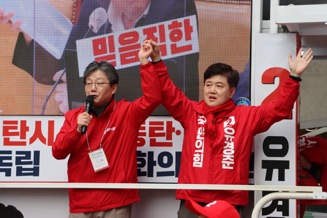 유승민 전 국민의힘 의원이 28일 오후 경기 화성시 동탄북광장에서 열린 ‘경기 화성정 유경준 국민의힘 후보 출정식’에서 유 후보의 지지를 호소하고 있다. 유경준 후보 캠프 제공