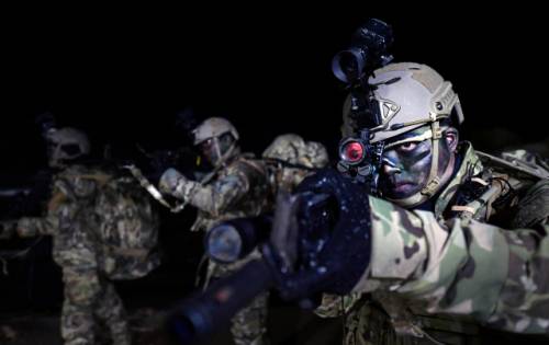 해군 1함대사령부 3특전대대(UDT/SEAL) 해상침투훈련을 실시하고 있다. 사진 제공=해군1함대