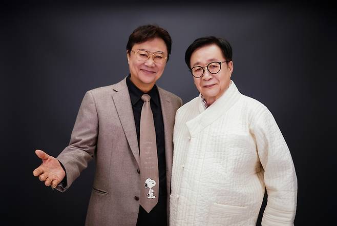 남진과 작곡가 안치행.
