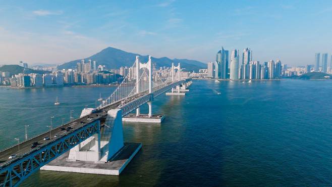 부산의 ‘세븐브릿지’ 중 하나인 광안대교 (한국관광공사 제공)