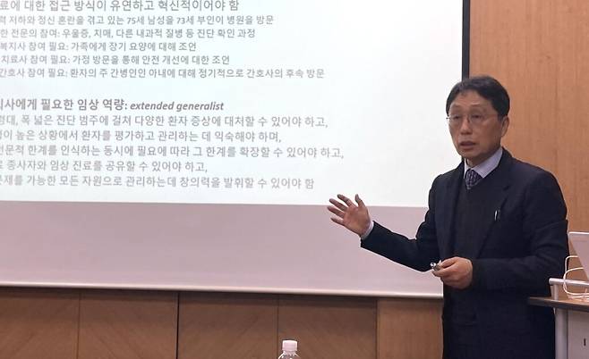 27일 국회 입법조사처 간담회에서 발표 중인 인제대 의대 이종태 명예교수. 사진=최지현 기자