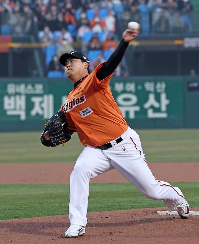 한화 류현진이 29일 대전 한화생명이글스파크에셔 열린 2024 KBO리그 정규시즌 KT전에 선발 등판해 역투하고 있다. 사진 | 대전=연합뉴스