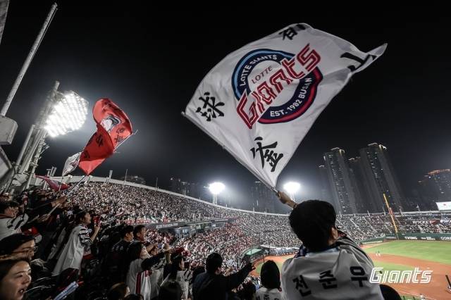 부산 사직 개막전에서 첫 승을 거뒀다는 점에서 의미가 남다르다. 사진 | 롯데 자이언츠