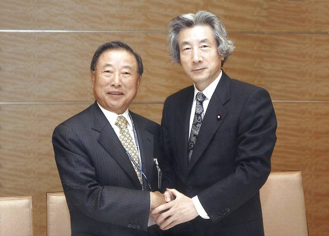 2006년 5월 일본 당시 고이즈미 총리를 만났을 때 효성 제공