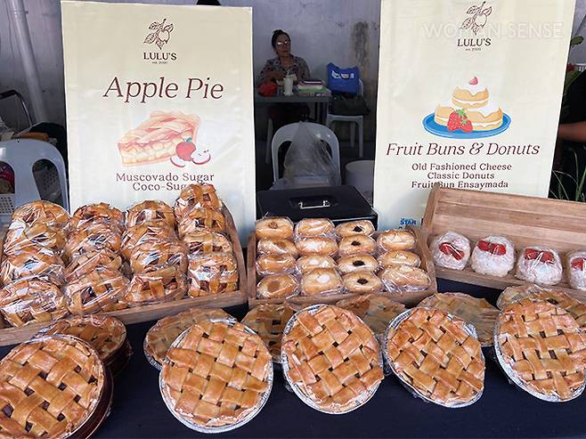 일요일 오전에 문을 여는 마카티 레가스피 선데이 마켓. 신선한 과일과 채소를 주로 파는데, 간단한 간식과 식사류도 즐길 수 있다.