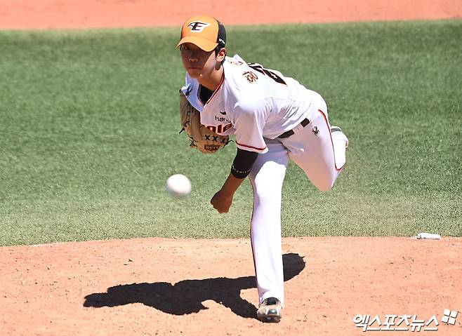 호주 멜버른 볼파크에서 2024 한화 이글스의 스프링캠프가 진행됐다. 한화 이글스와 호주 야구 국가대표팀의 연습경기, 한화 황준서가 역투하고 있다. 엑스포츠뉴스DB