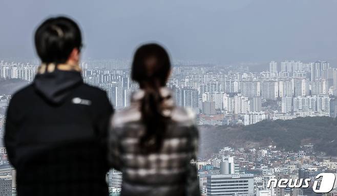 사진은 서울 남산타워에서 바라본 아파트. 2023.12.7/뉴스1 ⓒ News1 김민지 기자