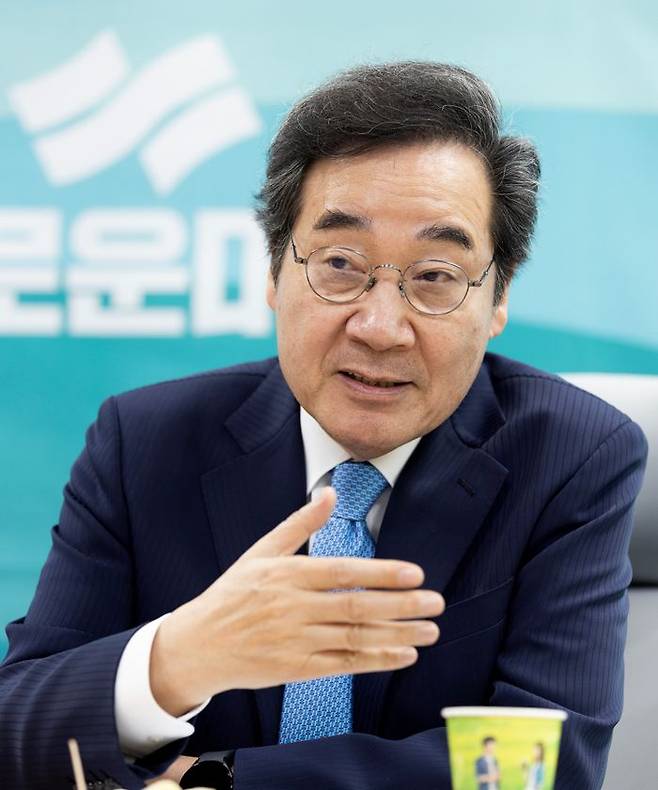 이낙연 새로운미래 광주 광산을 후보가 29일 광산구 선거사무소에서 데일리안과 인터뷰를 하고 있다. ⓒ이낙연 캠프