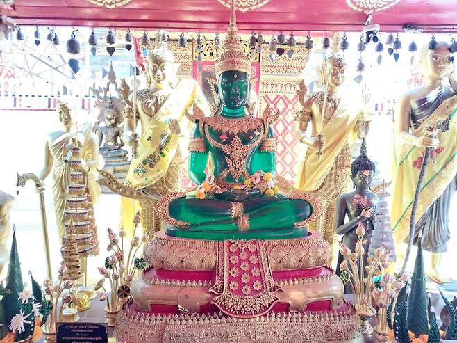 도이수텝에 있는 옥으로 만든 불상.