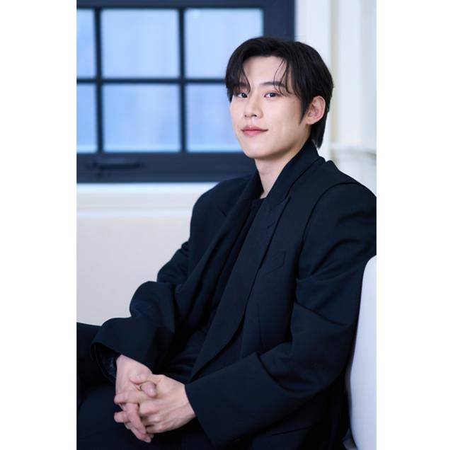 최근 김성철은 서울 종로구에 위치한 한 카페에서 본지와 만나 영화 '댓글부대' 관련 이야기를 나눴다. '댓글부대'는 대기업에 대한 기사를 쓴 후 정직당한 기자 임상진에게 온라인 여론을 조작했다는 익명의 제보자가 나타나면서 벌어지는 이야기를 담은 영화다. 에이스메이커무비웍스 제공