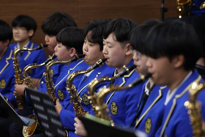 경남 통영 동원중학교 오케스트라 더샾의 연주 모습. 문화체육관광부 제공