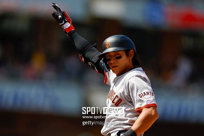 ▲ 이정후가 샌프란시스코의 개막전에 1번타자 중견수로 나가 데뷔 첫 안타를 신고했다.