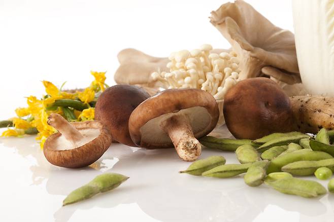 콜레스테롤 수치 관리에 도움을 주어 심장 건강을 증진하고 심장 질환 위험을 줄이는 데 유익한 음식에 어떤 것들이 있는지 알아본다. [사진=게티이미지뱅크]