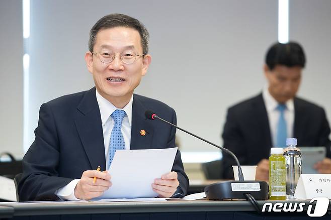 이종호 과학기술정보통신부 장관이 28일 오후 서울 종로구 광화문교보빌딩 국가과학기술자문회의 대회의실에서 열린 '제3차 과학기술정보통신부 개혁 TF 회의'에서 인사말을 하고 있다. (과학기술정보통신부 제공) 2024.3.28/뉴스1