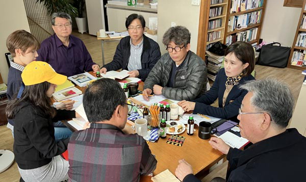 지난 30일 나림 연구회 첫 모임에서 참가자들이 토론하고 있다. 문화유목집단동행 제공