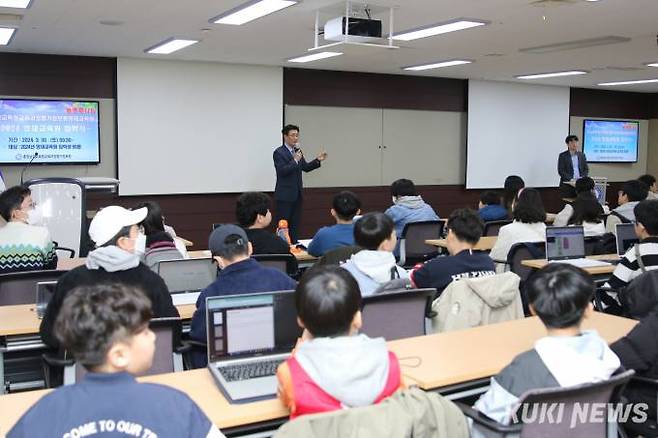 충남교육청교육과정평가정보원은 30일 원내 세미나실에서 미래인재 육성을 위한 영재교육원 입학식을 개최했다.