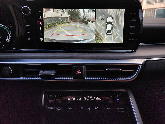 LPG업계가 현재 시범사업을 진행하고 있는 K5 LPG 하이브리드 차량 1열 센터페시아. 김성우 기자