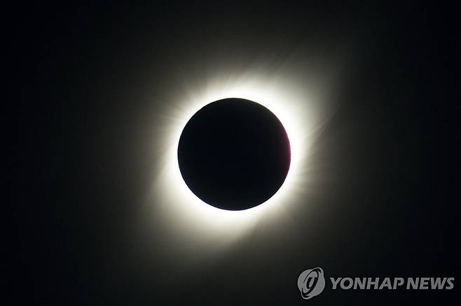 '해를 품은 달' 개기일식 [EPA 연합뉴스 자료사진. 재판매 및 DB 금지]