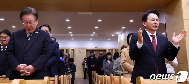 제22대 총선 인천 계양을에 출마한 이재명 더불어민주당 대표와 원희룡 국민의힘 계양을 후보가 31일 오전 인천 계양구 가나안교회에서 부활절 예배를 드리고 있다. (공동취재) 2024.3.31/뉴스1 ⓒ News1 임세영 기자