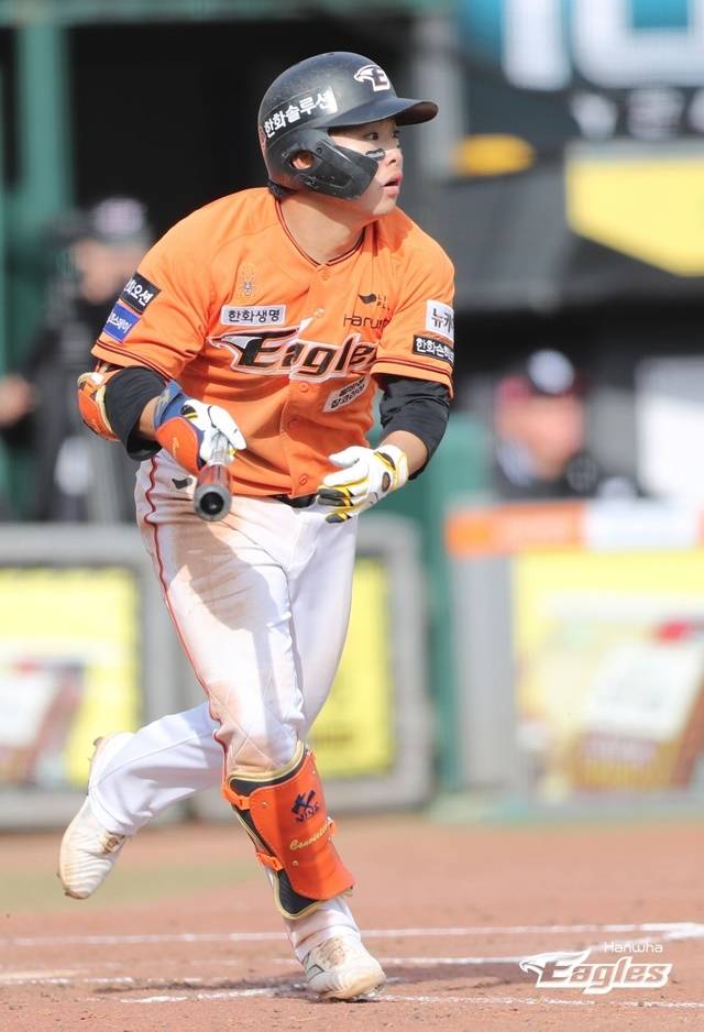 문현빈이 3월 31일 대전 KT전에서 안타를 치고 있다. 사진=한화 제공