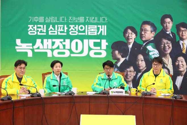 녹색정의당 선대위 회의     (서울=연합뉴스) 이정훈 기자 = 녹색정의당 김준우 상임선대위원장이 26일 국회에서 열린 선거대책위원회 회의에서 발언하고 있다. 2024.3.26     uwg806@yna.co.kr (끝)   연합뉴스