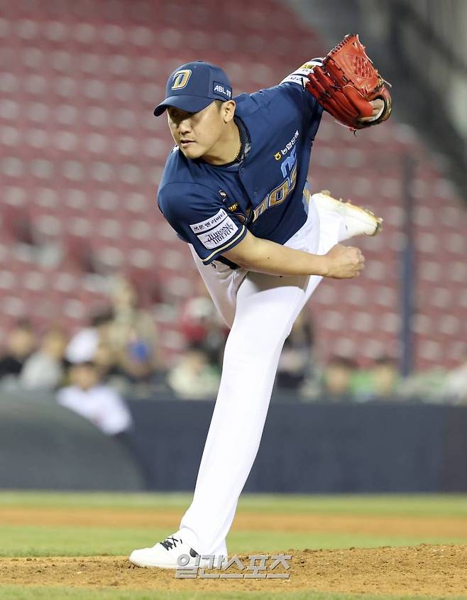 2일 오후 서울 잠실야구장에서 열린 NC와 LG 경기. NC 투수 이용찬이 8회말 등판 역투하고있다. 잠실=정시종 기자&nbsp;
