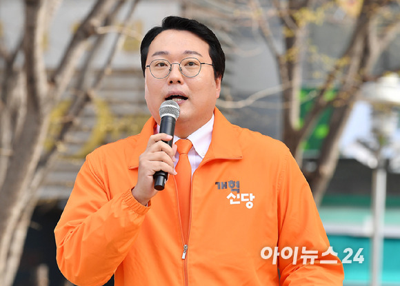 천하람 개혁신당 총괄선대위원장이 지난달 29일 오후 서울 영등포구 당산역 인근에서 허은아 영등포갑 후보 지원유세를 하고 있다. [사진=곽영래 기자]
