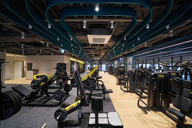 The new fitness center at LG's headquarters can accommodate up to 110 workers at the same time. (LG Group)