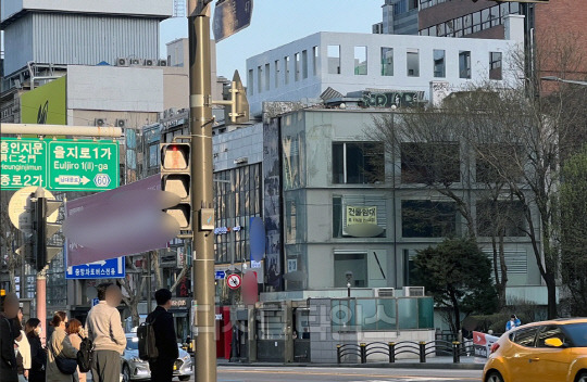 종각역 4번 출구 앞 초장기 공실 상태인 건물 모습. 사진 이미연 기자