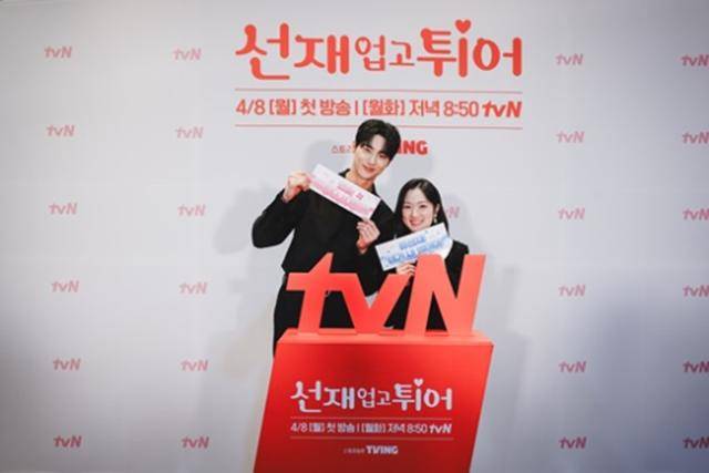3일 tvN '선재 업고 튀어' 온라인 제작발표회가 개최됐다. 행사에는 변우석 김혜윤 송건희 이승협과 윤종호 감독이 참석해 작품에 대한 이야기를 나눴다. tvN 제공