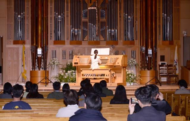 남대문교회가 3일 서울 중구 교회에서 음악회를 열고 박시애 오르가니스트 무대를 선보였다. 남대문교회 제공