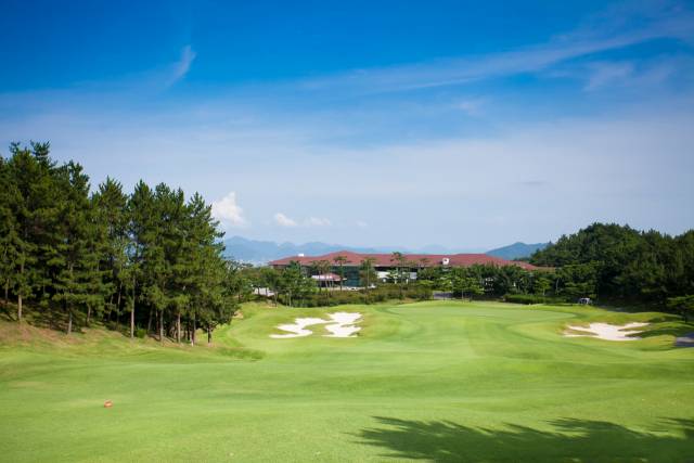 호남의 명문 코스로 순천만과 다도해 풍광을 즐길 수 있는 포라이즌CC.