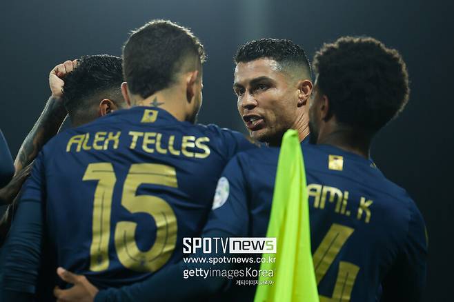 ▲ 크리스티아누 호날두는 3일(한국시간) 사우디아라비아 술탄 빈 압둘 아지즈 스타디움에서 열린 2023-24 사우디 프로리그 26라운드 아바와 원정 경기에 선발 출전해 해트트릭에 도움 한 개를 더해 8-0 대승에 앞장섰다.