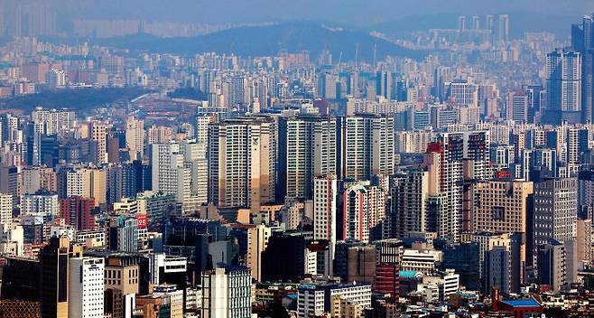 서울 남산에서 바라본 아파트 단지. [뉴스1]