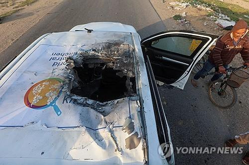 가자지구에서 폭격을 받은  국제구호단체 월드센트럴키친(WCK) 소속 차량 [로이터=연합뉴스]