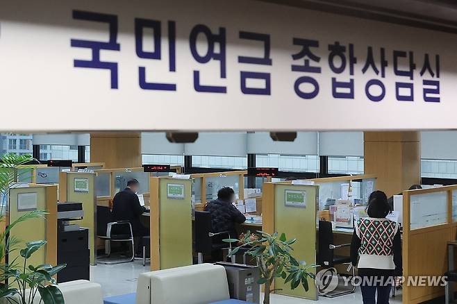 '더 내고 더 받기', '더 내고 그대로 받기' 연금개혁안 2개 압축 (서울=연합뉴스) 김주성 기자