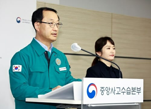 4일 전병왕 보건복지부 보건의료정책실장이 의료 샇왕에 대해 브리핑하고 있다(사진제공=보건복지부)