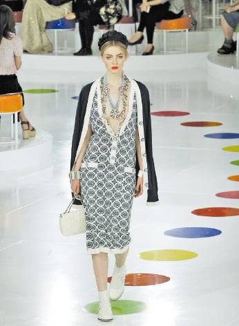 칼 라거펠트가 연 ‘샤넬 크루즈 쇼’