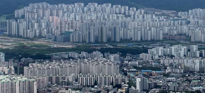 지난달 전국 아파트 입주율이 전달대비 다소 떨어졌다는 조사 결과가 나왔다. 사진은 서울시내 한 아파트 밀집 지역. /사진=뉴스1