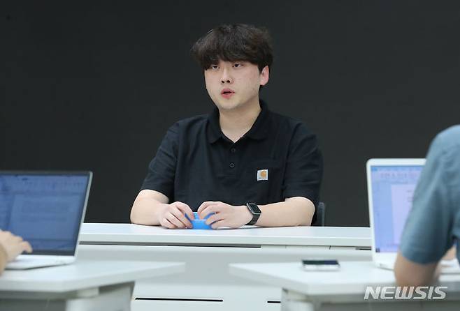 [서울=뉴시스] 최진석 기자 = ﻿﻿윤석열 대통령이 전공의들을 직접 만나고 싶다는 뜻을 밝힌 지 이틀째인 4일 박단 대한전공의협의회(대전협) 비상대책위원장이 윤 대통령과 만나겠다는 의사를 밝혔다. 2023.08.18. myjs@newsis.com