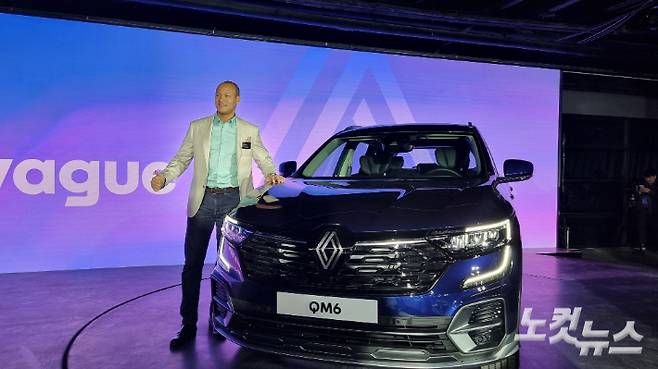 르노코리아가 기존 사명에서 '자동차'를 삭제하고, 엠블렘을 태풍에서 브랜드 고유의 마름모 형태인 '로장주'로 변경했다. 윤준호 기자